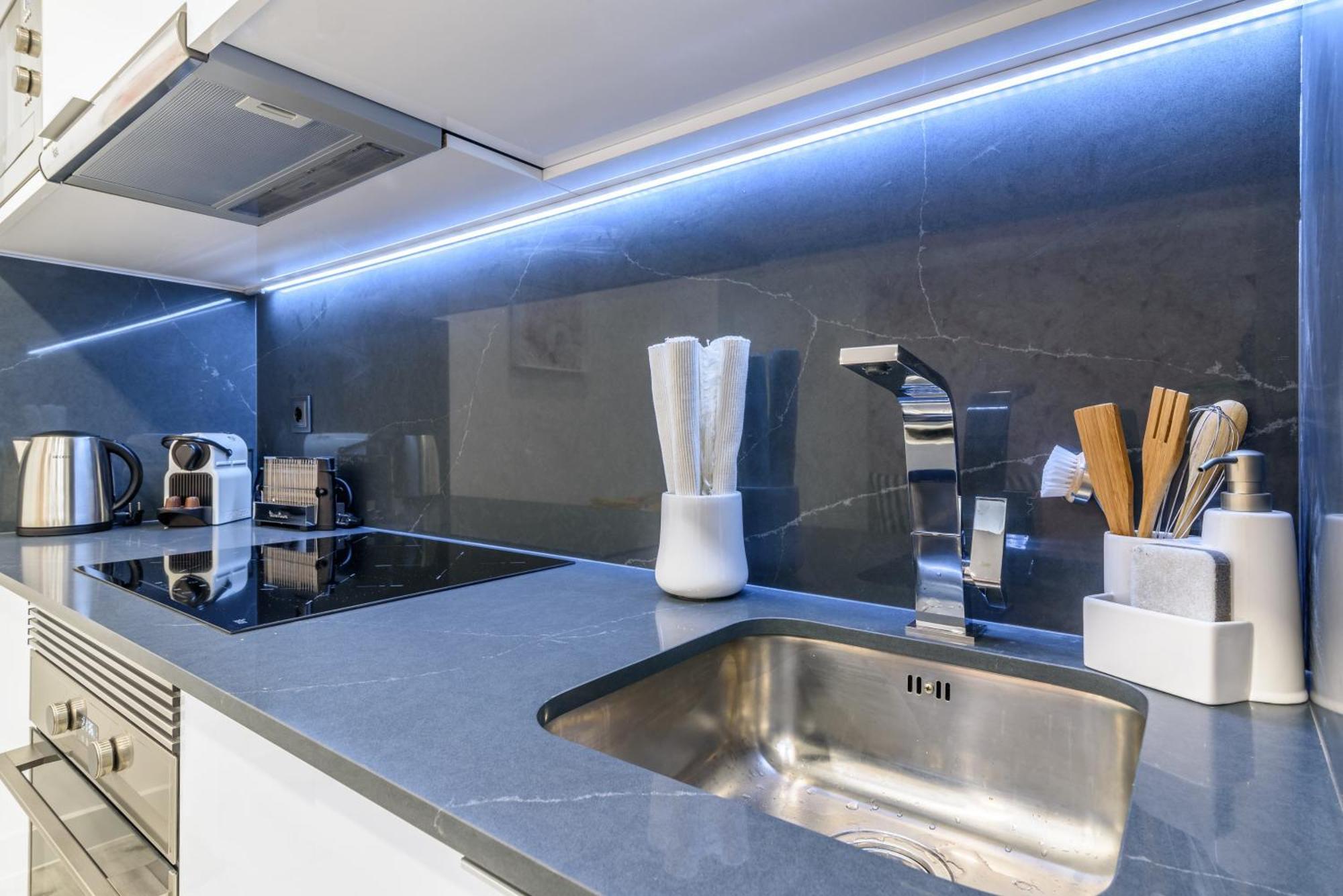 ליסבון Whome City Chic Escape: Your Stylish Haven In Downtown מראה חיצוני תמונה
